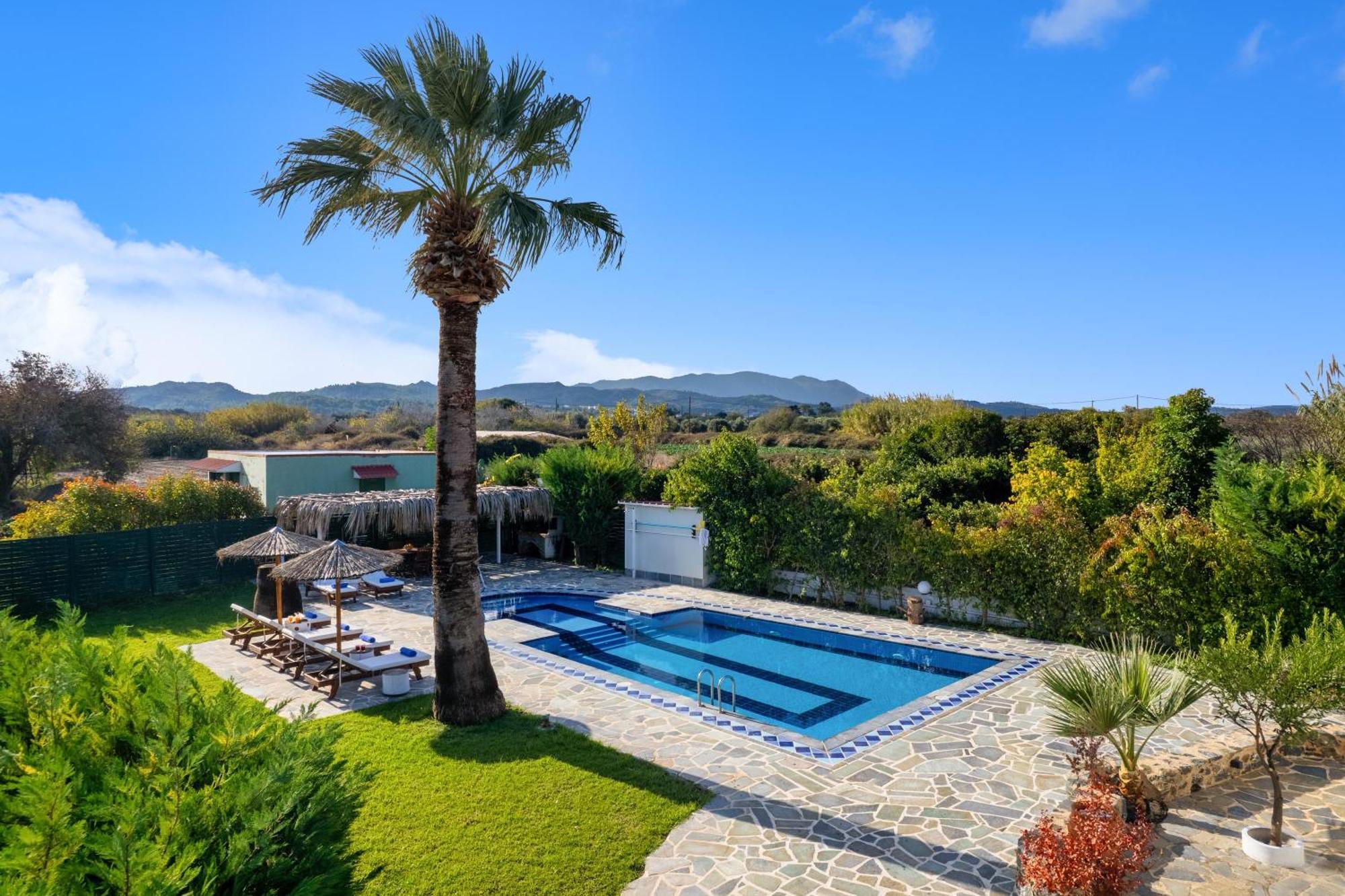 Villa Palmeras Soroni Exterior photo